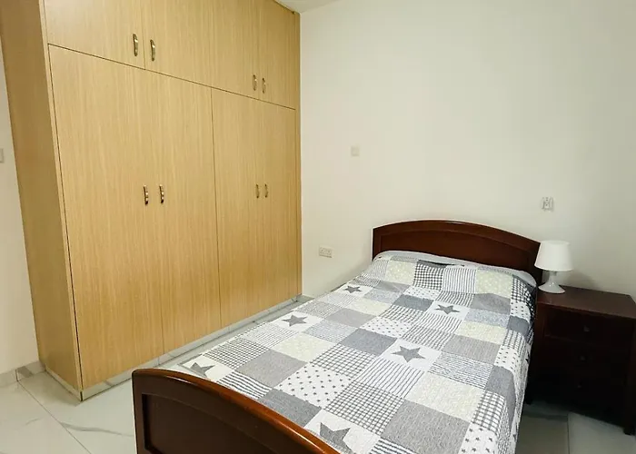 Brand New, Finikoudes Area Lárnaka