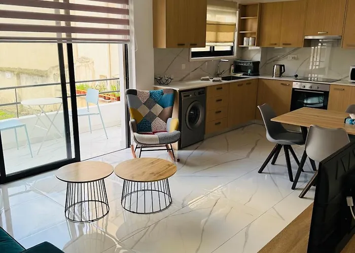 Apartman Brand New, Finikoudes Area