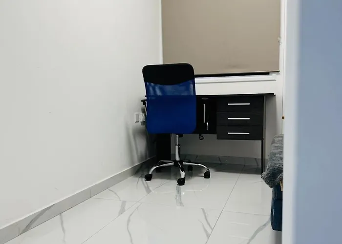 Brand New, Finikoudes Area Lárnaka